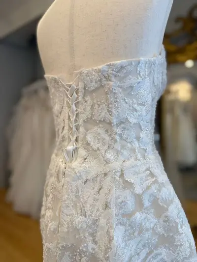 Missing image for Sample Wedding dress Mariya - size 14 in stock