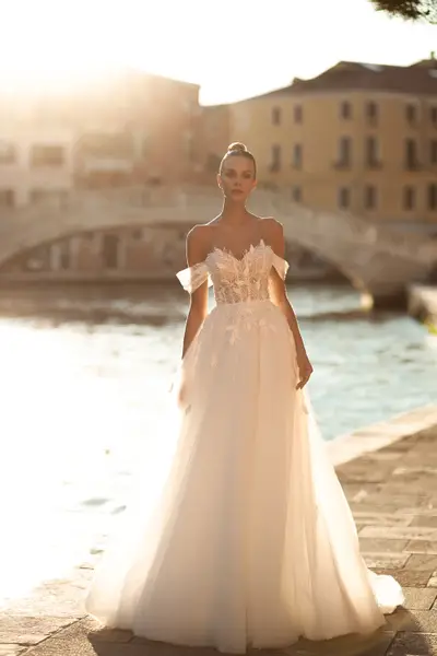 Missing image for Wedding dress 5425