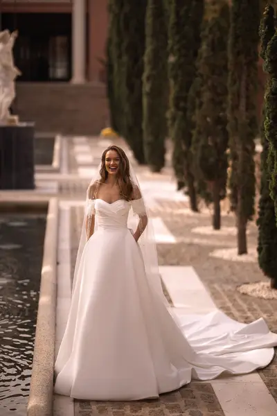 Missing image for Wedding dress VR-016