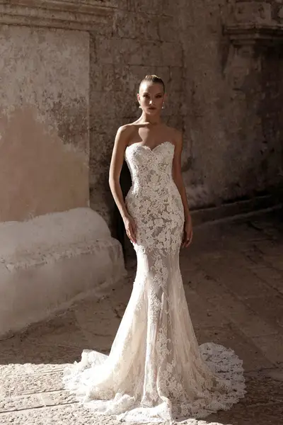 Missing image for Sample Wedding dress Amaranthus size 6 in stock
