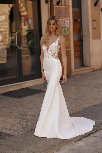 Missing image for Sample Wedding dress Leona - size 10 in stock
