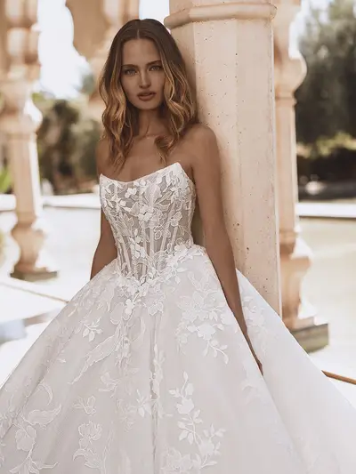 （専用）洋書　VOGUE WEDDINGS BRIDES DRESS Wedding Dress Vogue Product for Sale at NY City Bride